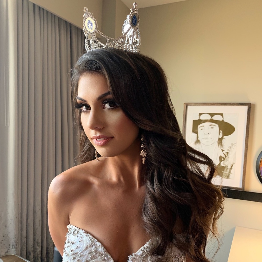 Meet your Posher, Angela